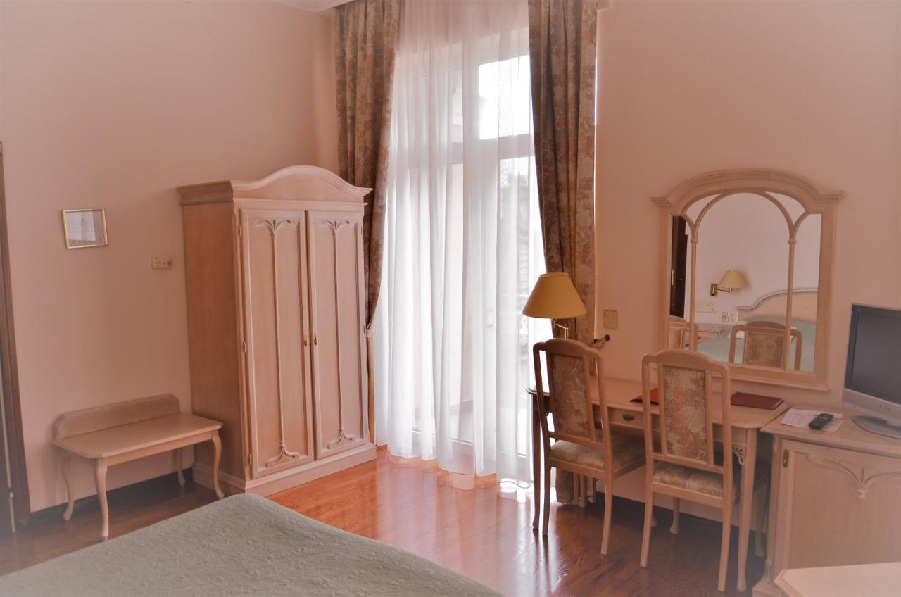 אופטיה Hotel Mozart מראה חיצוני תמונה