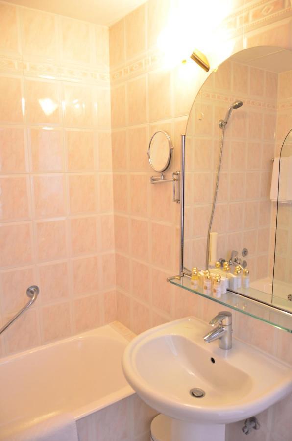 אופטיה Hotel Mozart מראה חיצוני תמונה