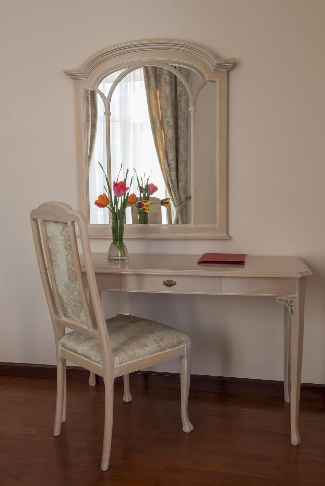 אופטיה Hotel Mozart מראה חיצוני תמונה