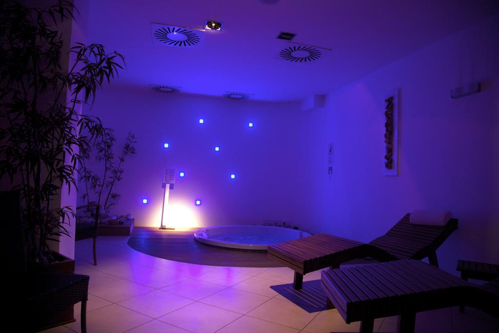אופטיה Hotel Mozart מראה חיצוני תמונה