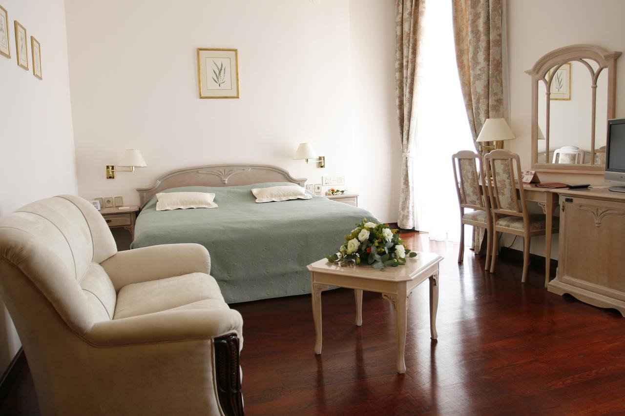 אופטיה Hotel Mozart מראה חיצוני תמונה