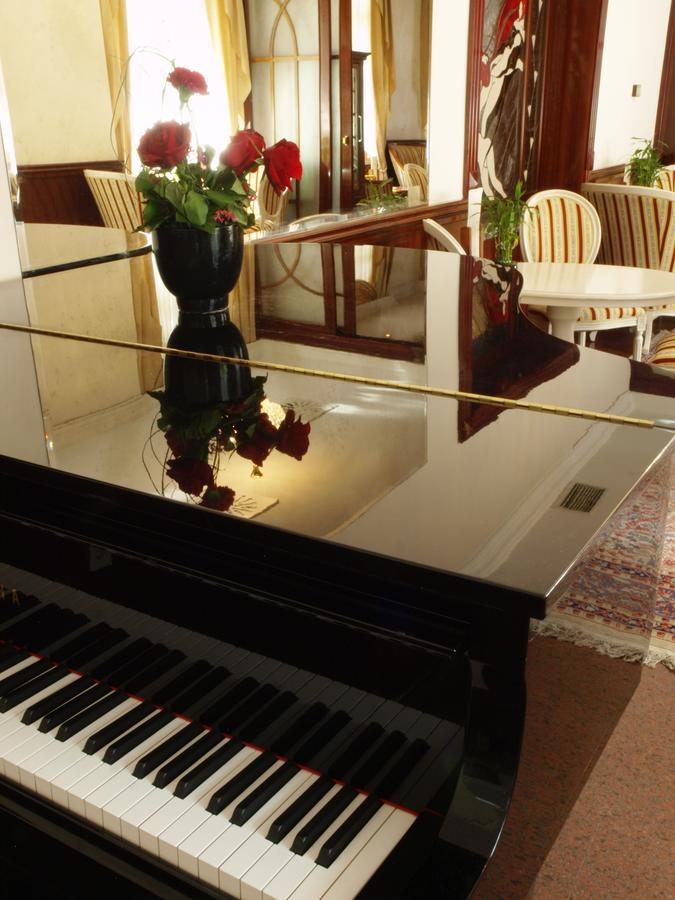 אופטיה Hotel Mozart מראה חיצוני תמונה